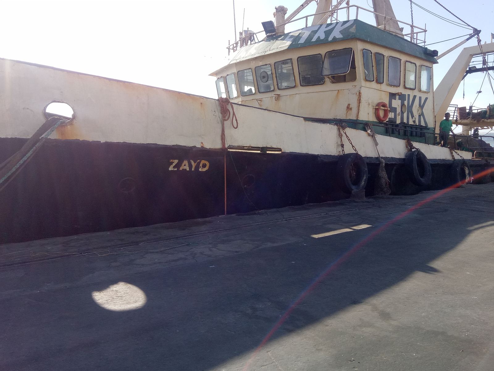 Navire Zayed au port de Nouadhibou